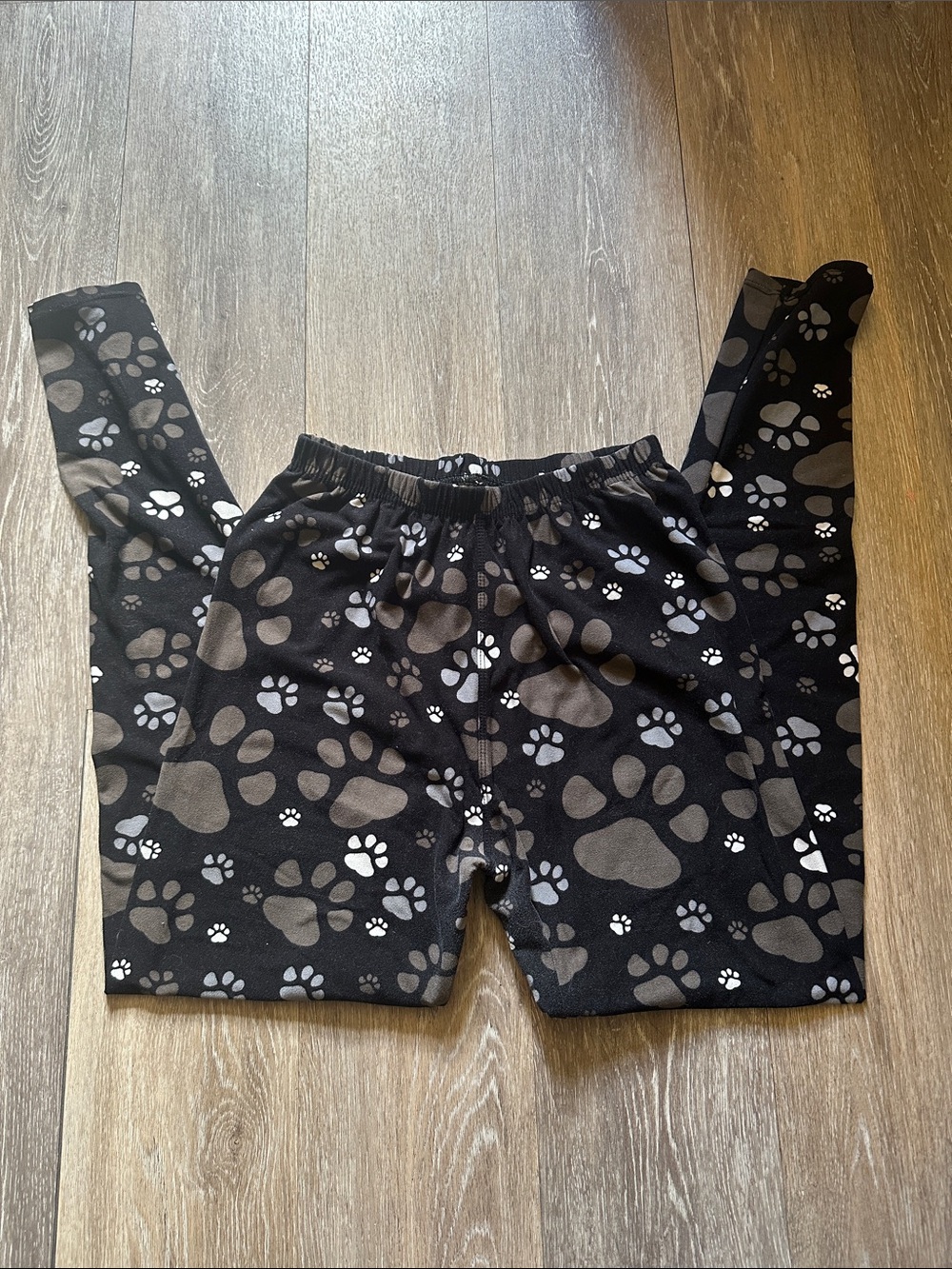 Black Paw Print leggings